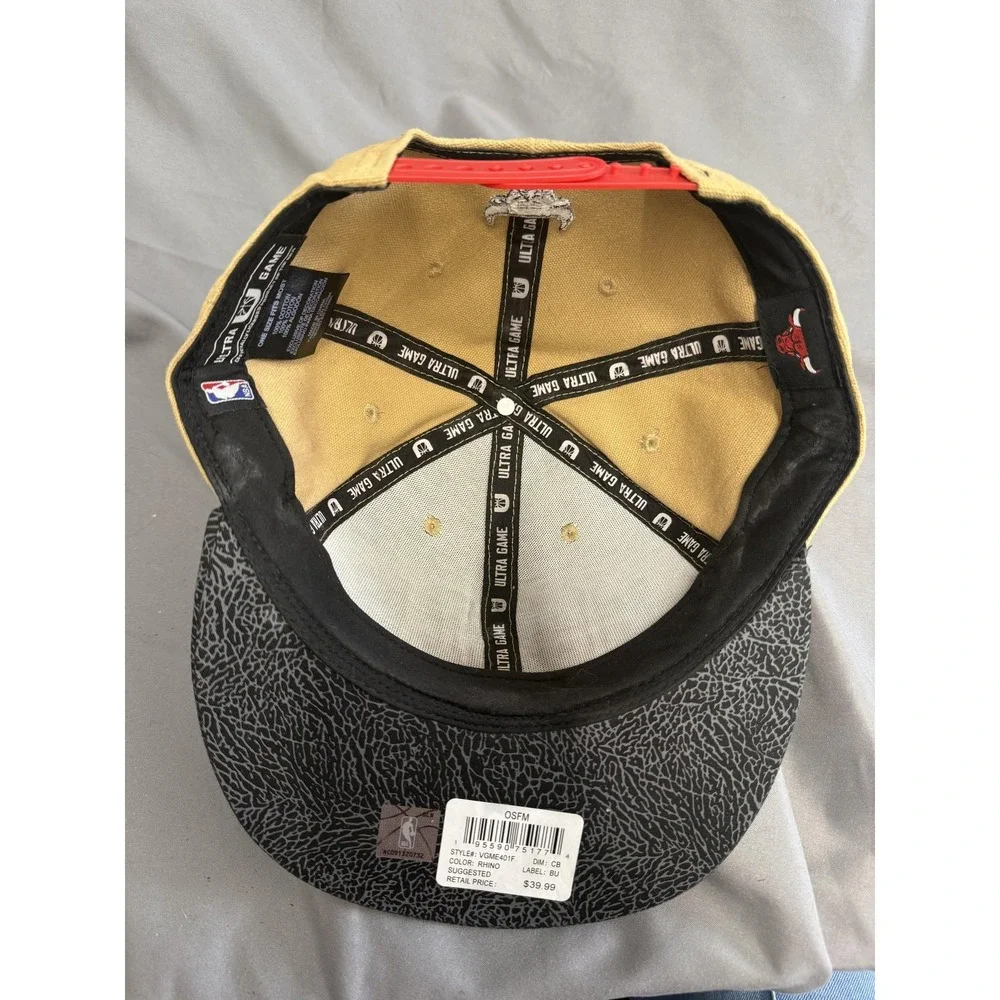 Chicago Bulls Hat Cap Snap Back OSFM Tan‎ Black NBA Basketball Ultra Game Mens